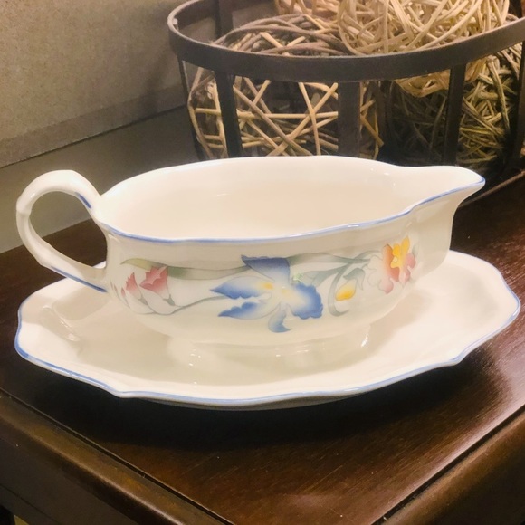 Villeroy & Boch Riviera Gravy/Sauce Boat With Attached Base Plate - Picture 4 of 9